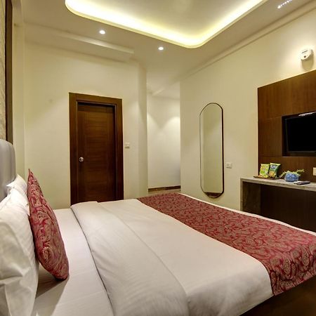 Hotel Kashish Plaza - 5 Mins From Metro Station Deli Exterior foto