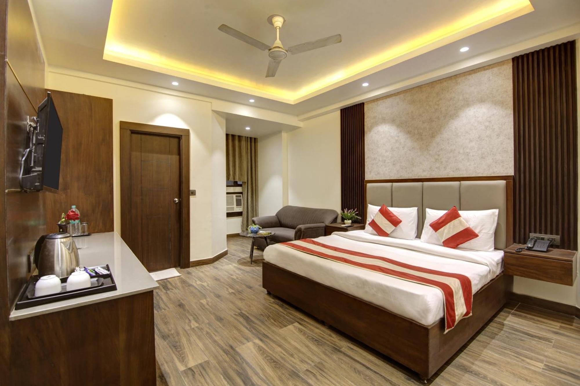 Hotel Kashish Plaza - 5 Mins From Metro Station Deli Exterior foto