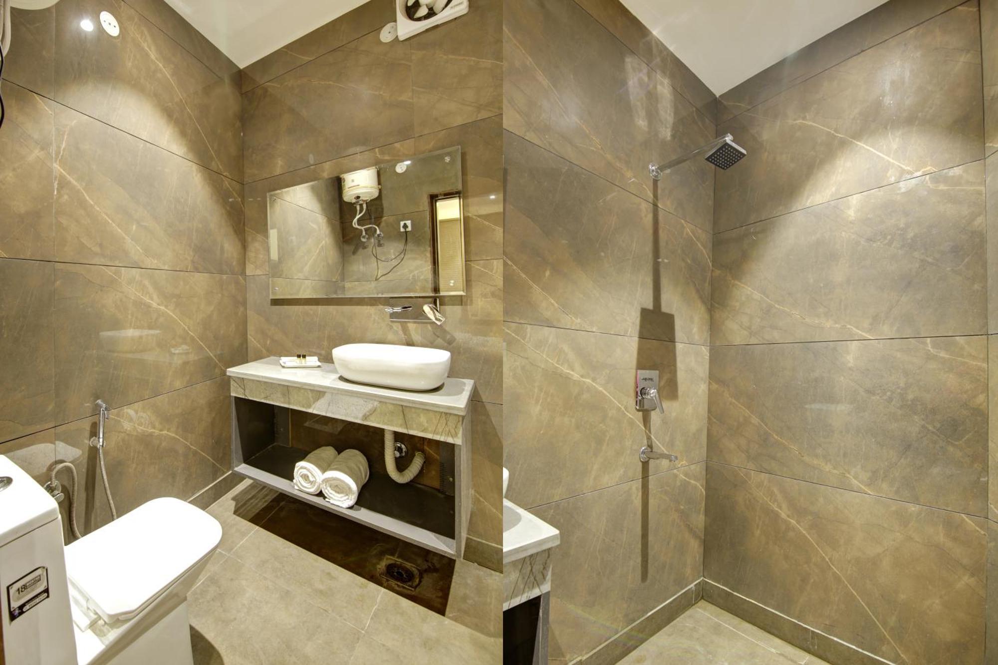 Hotel Kashish Plaza - 5 Mins From Metro Station Deli Exterior foto