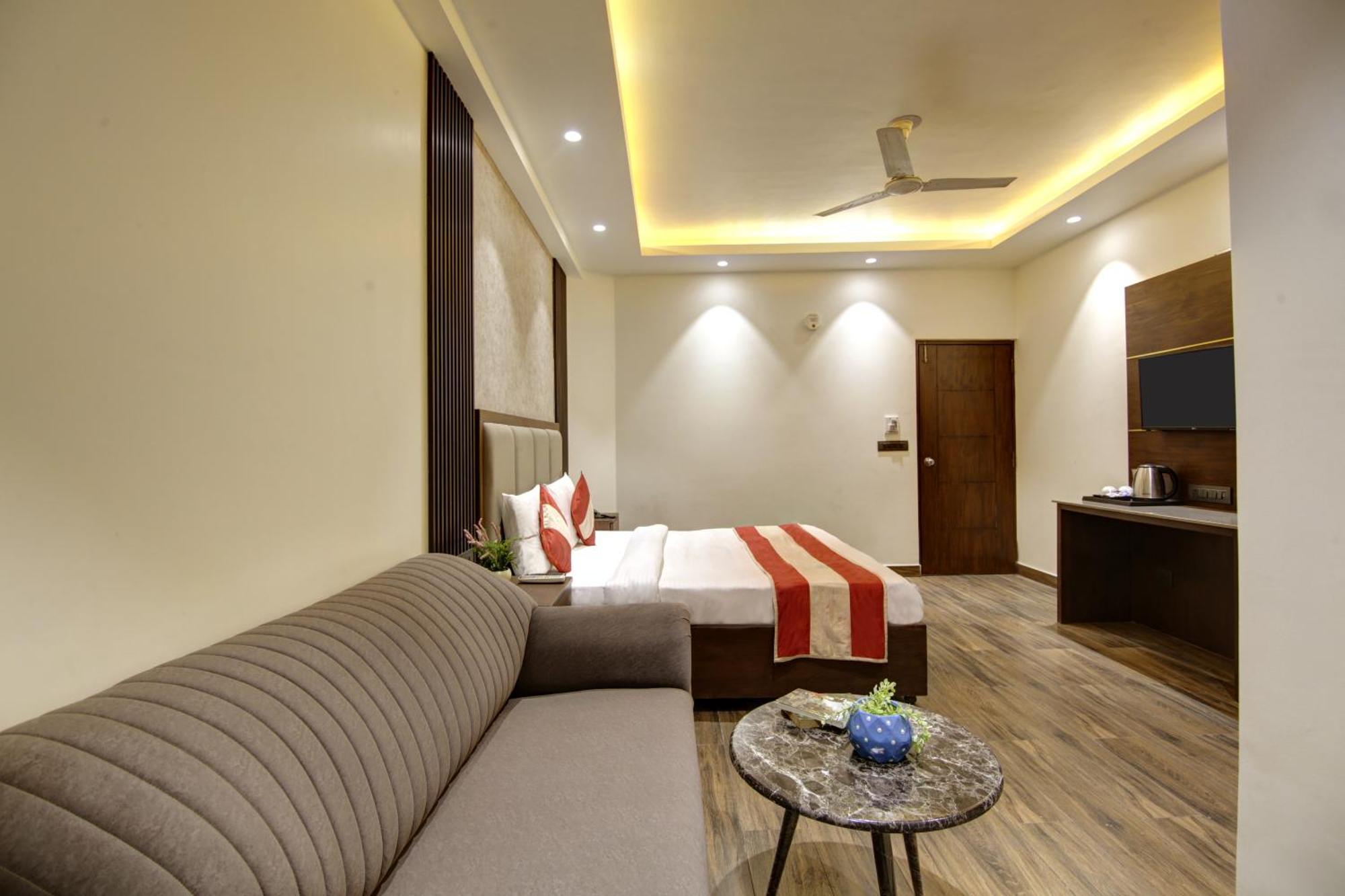 Hotel Kashish Plaza - 5 Mins From Metro Station Deli Exterior foto