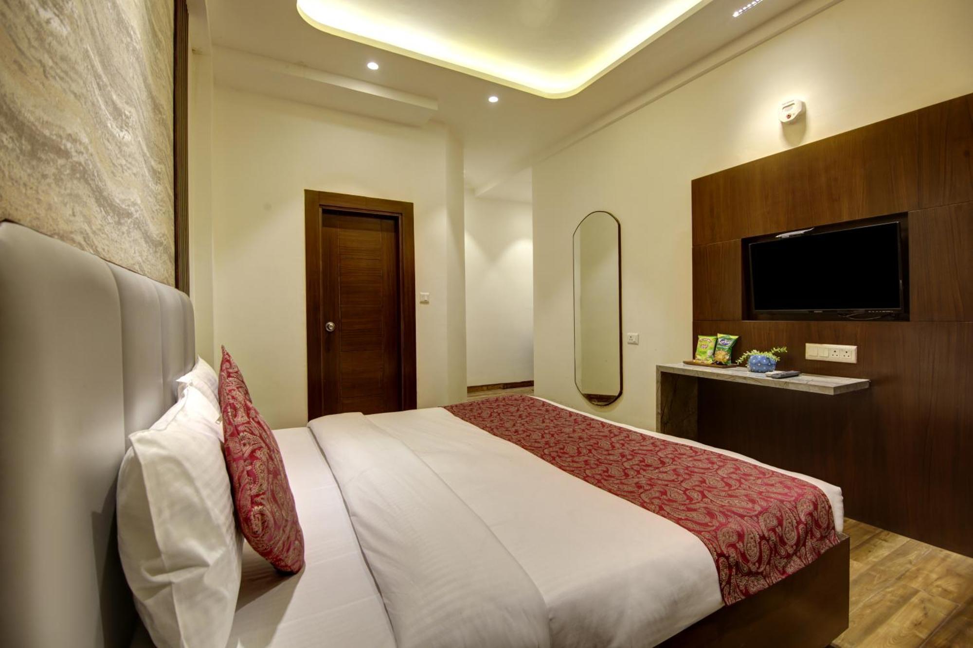 Hotel Kashish Plaza - 5 Mins From Metro Station Deli Exterior foto