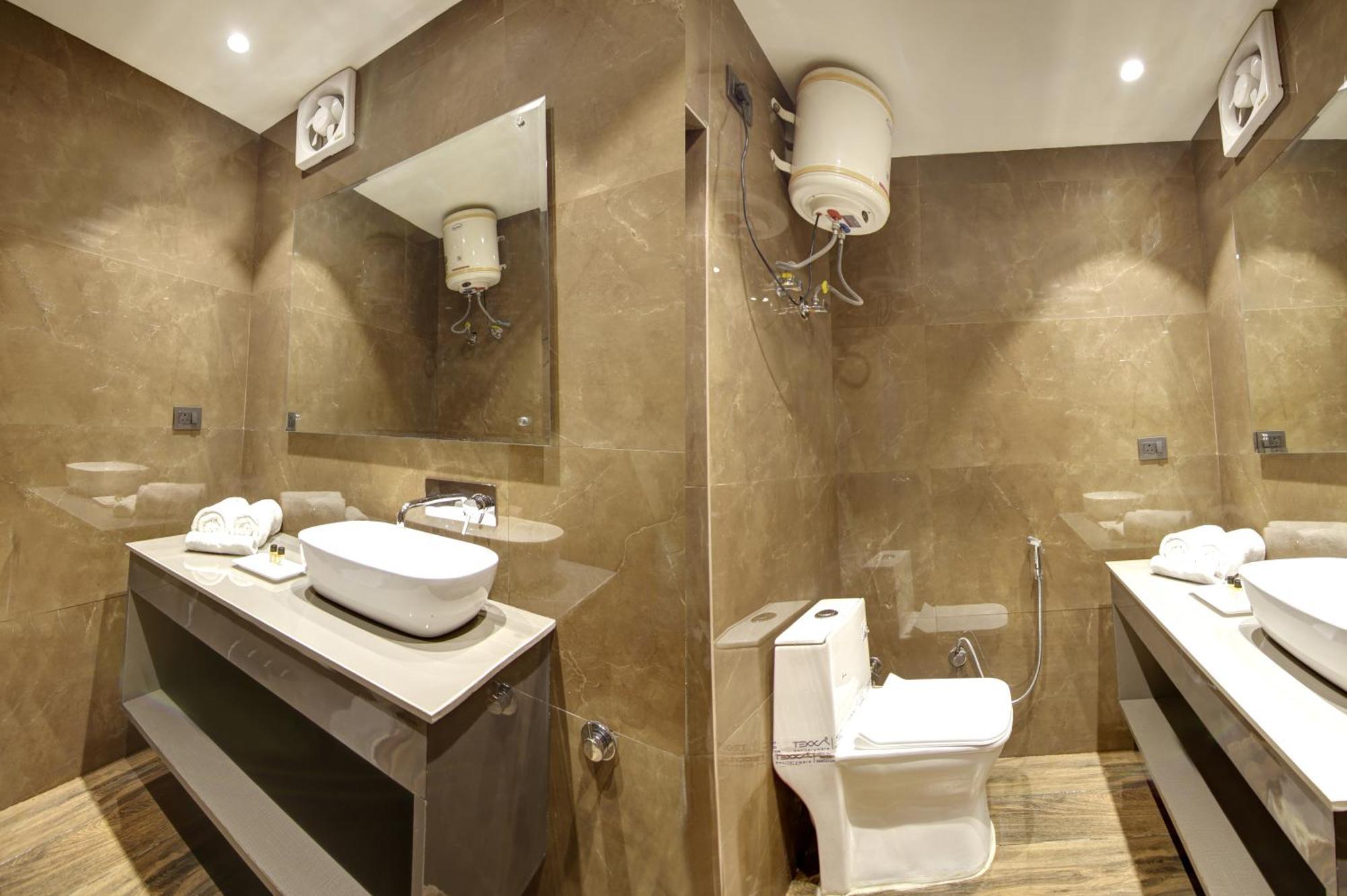 Hotel Kashish Plaza - 5 Mins From Metro Station Deli Exterior foto