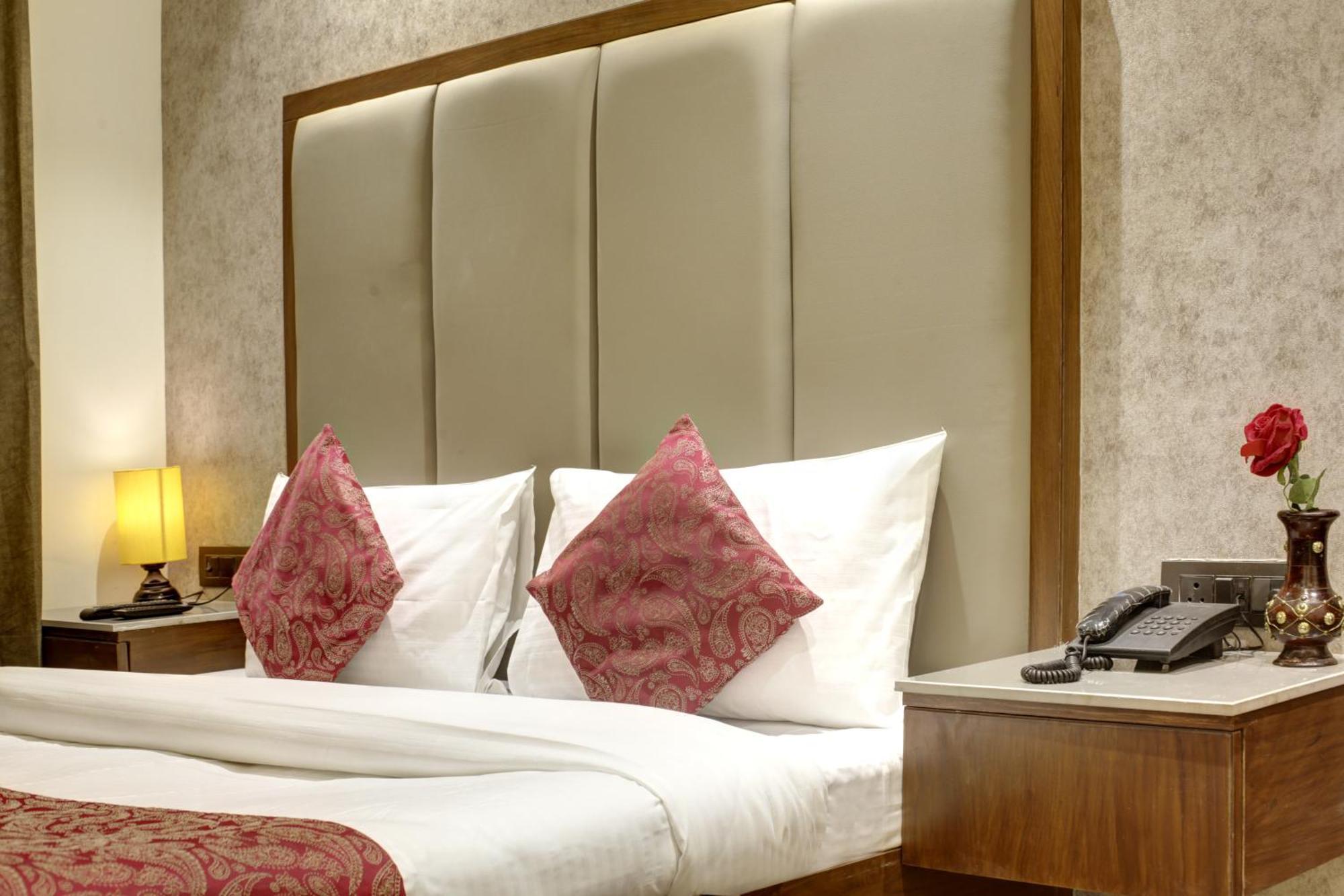 Hotel Kashish Plaza - 5 Mins From Metro Station Deli Exterior foto