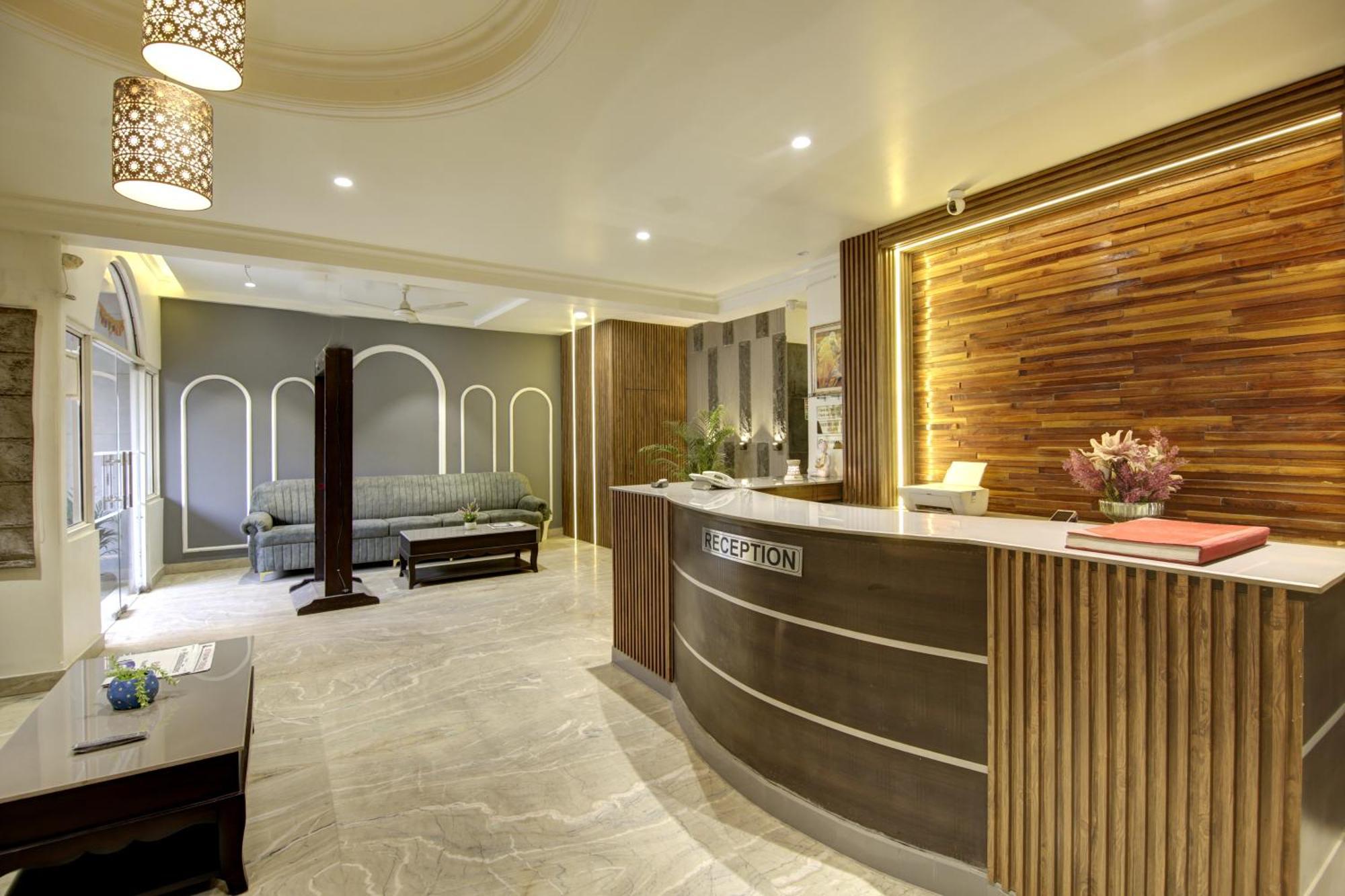 Hotel Kashish Plaza - 5 Mins From Metro Station Deli Exterior foto