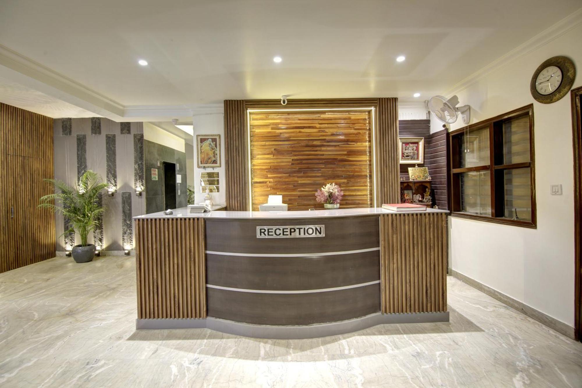 Hotel Kashish Plaza - 5 Mins From Metro Station Deli Exterior foto