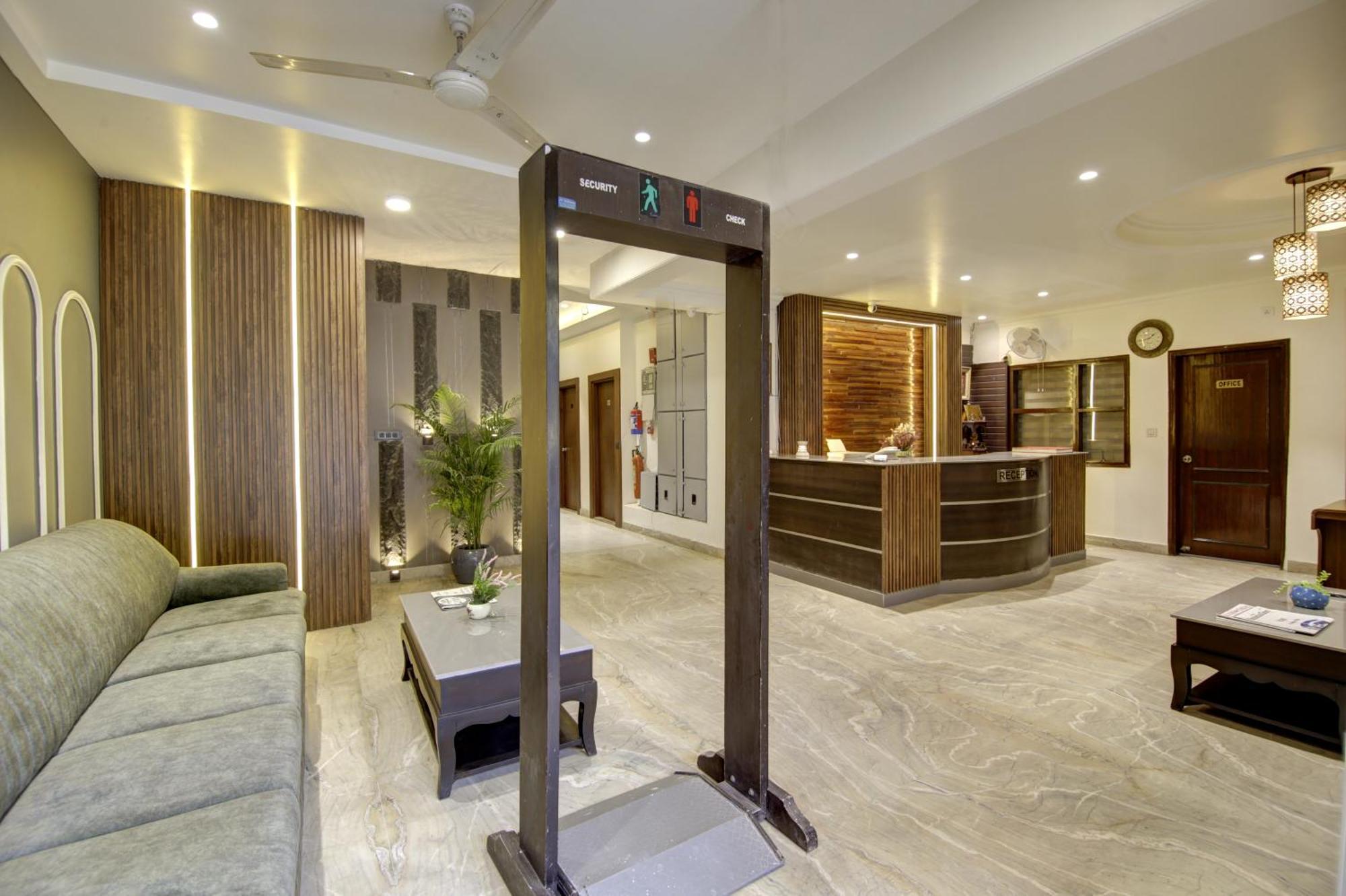 Hotel Kashish Plaza - 5 Mins From Metro Station Deli Exterior foto