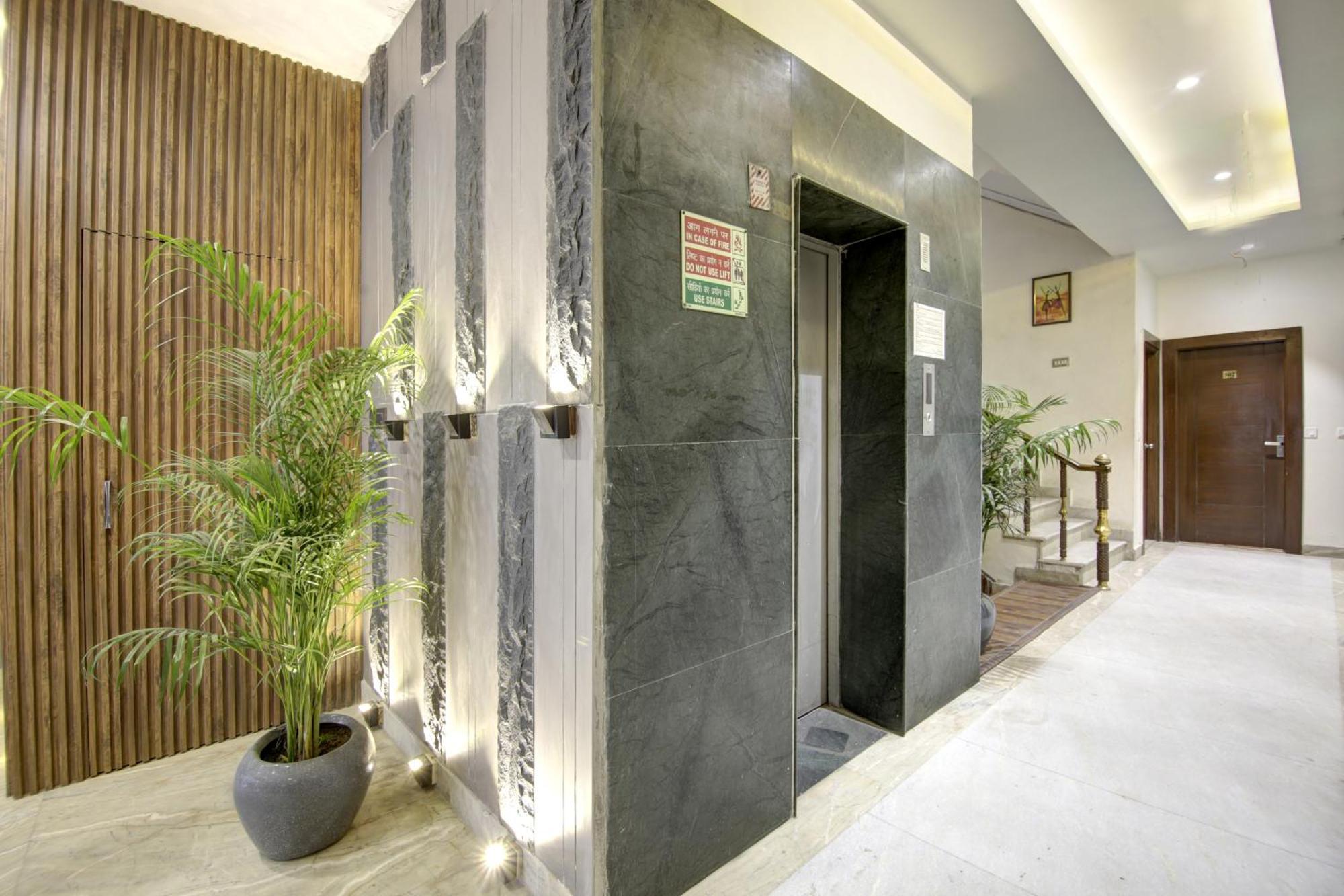 Hotel Kashish Plaza - 5 Mins From Metro Station Deli Exterior foto