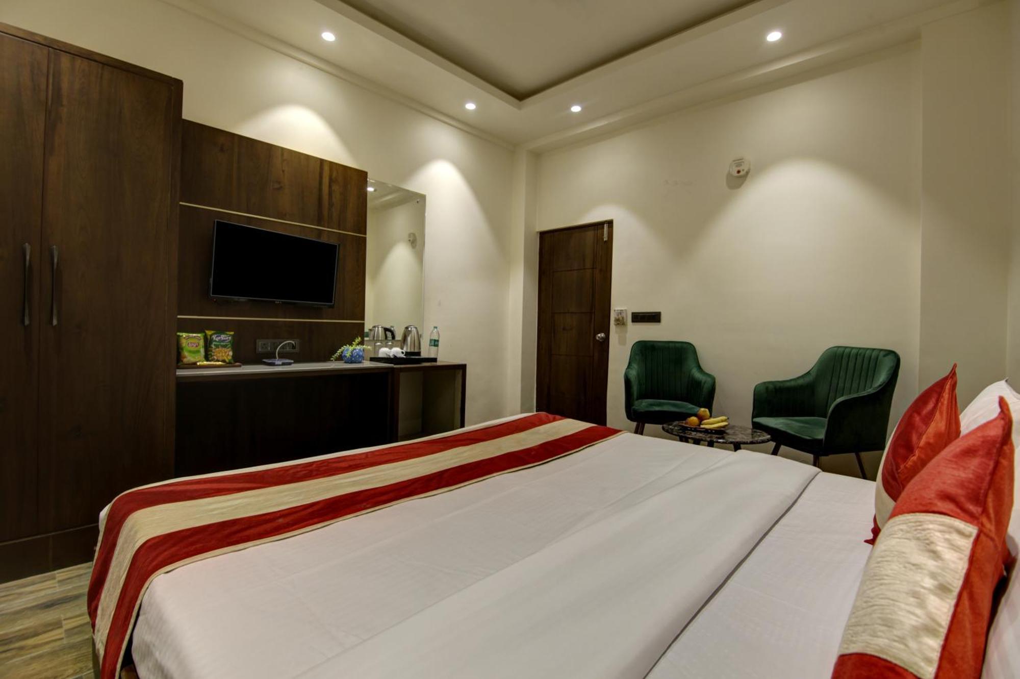 Hotel Kashish Plaza - 5 Mins From Metro Station Deli Exterior foto