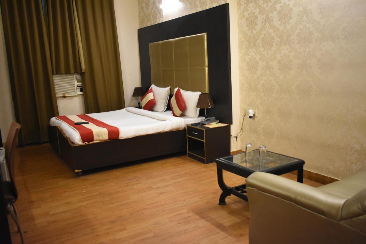 Hotel Kashish Plaza - 5 Mins From Metro Station Deli Exterior foto