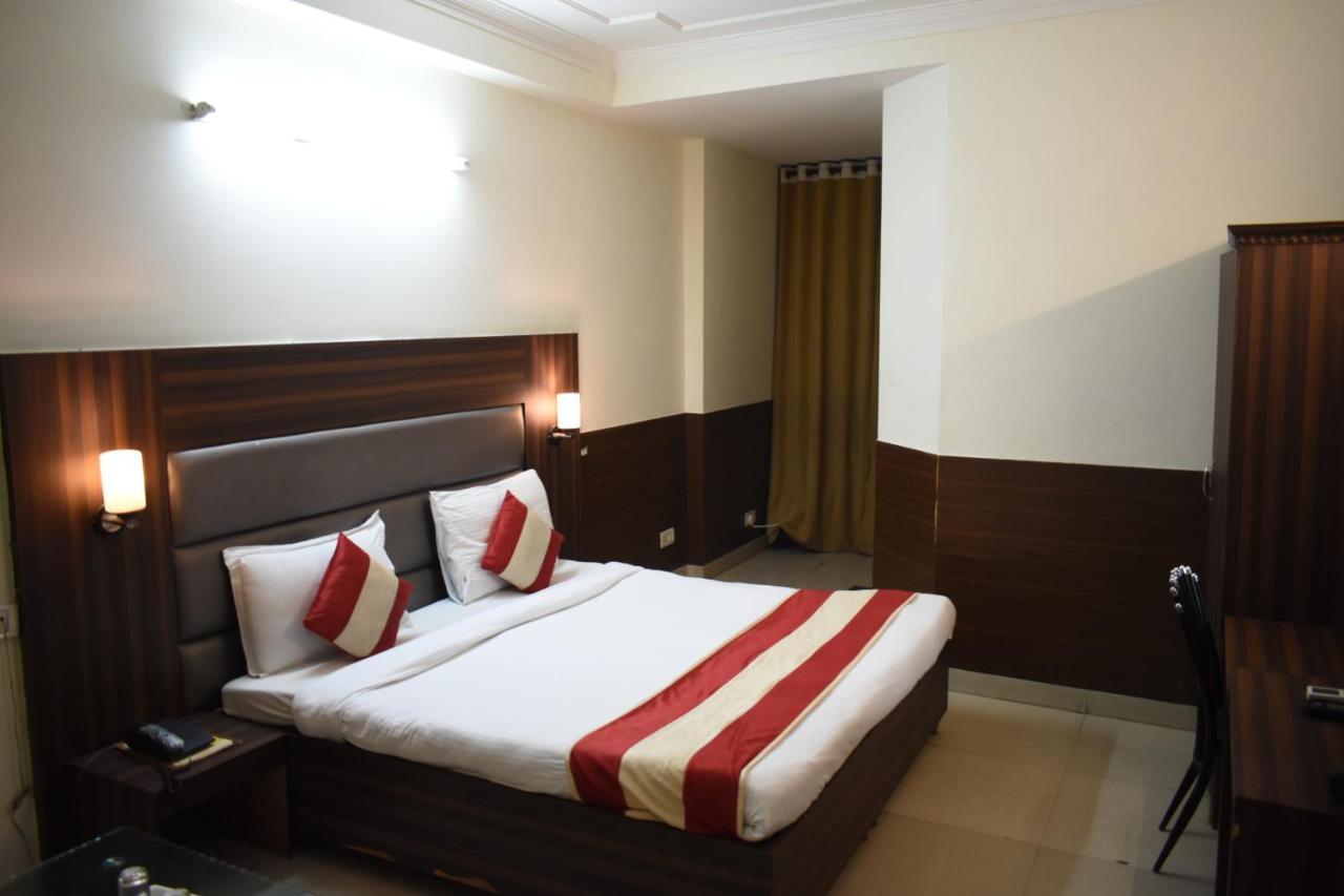 Hotel Kashish Plaza - 5 Mins From Metro Station Deli Exterior foto