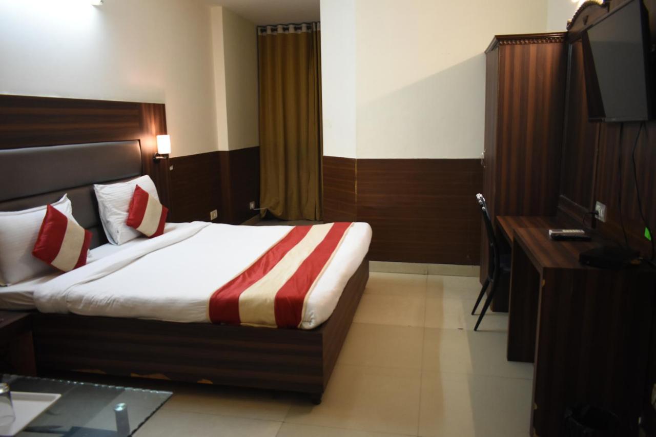 Hotel Kashish Plaza - 5 Mins From Metro Station Deli Exterior foto