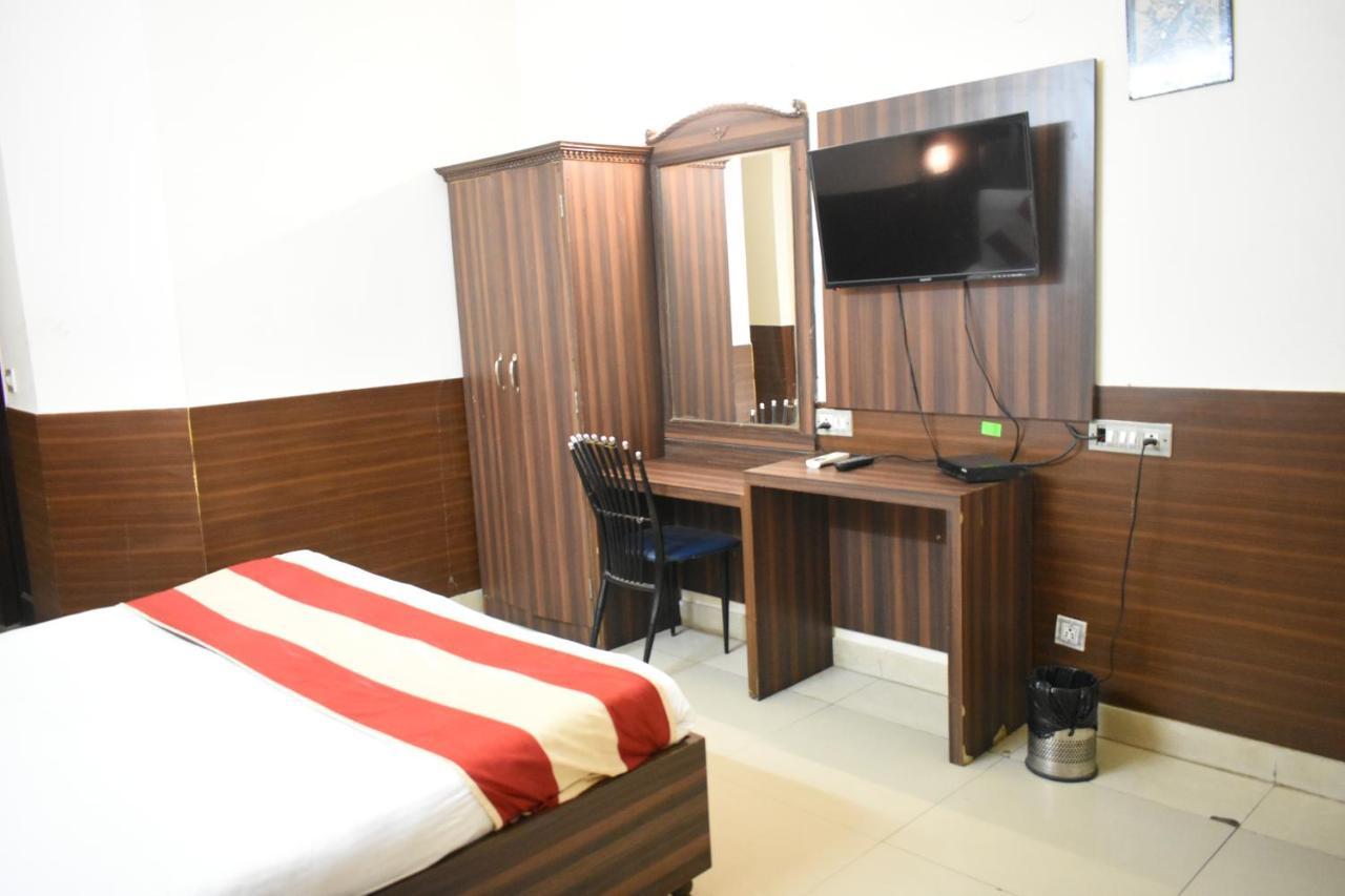 Hotel Kashish Plaza - 5 Mins From Metro Station Deli Exterior foto