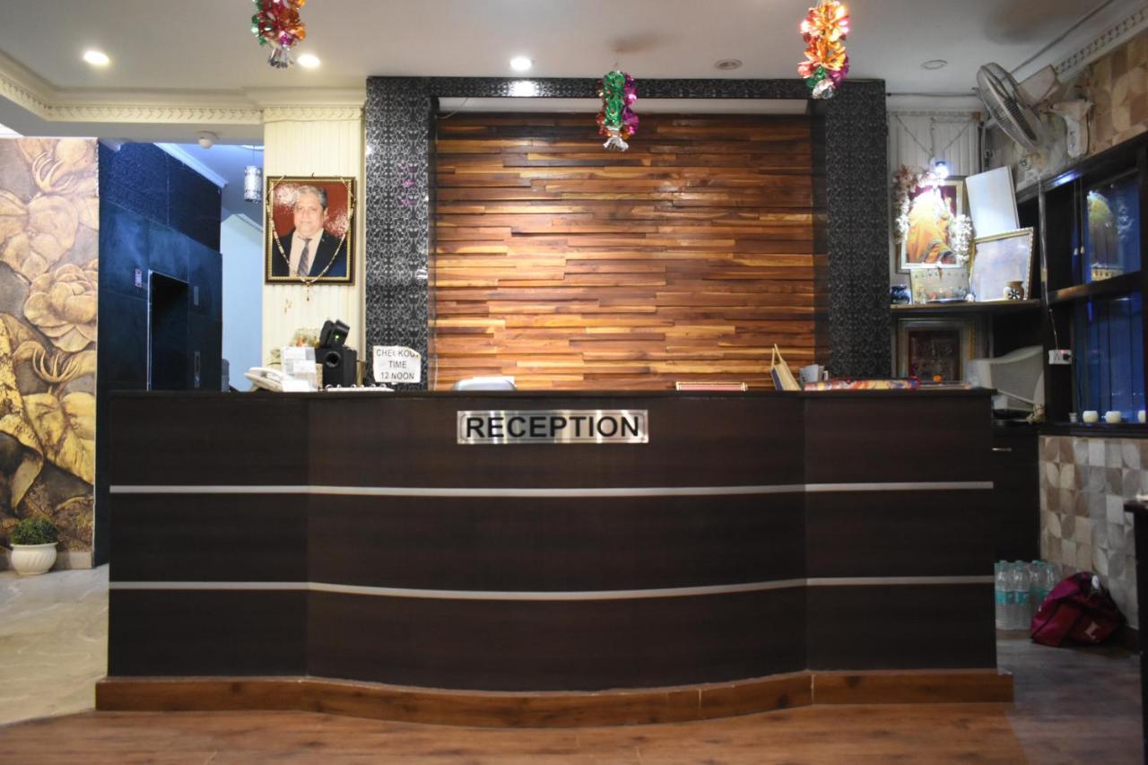 Hotel Kashish Plaza - 5 Mins From Metro Station Deli Exterior foto