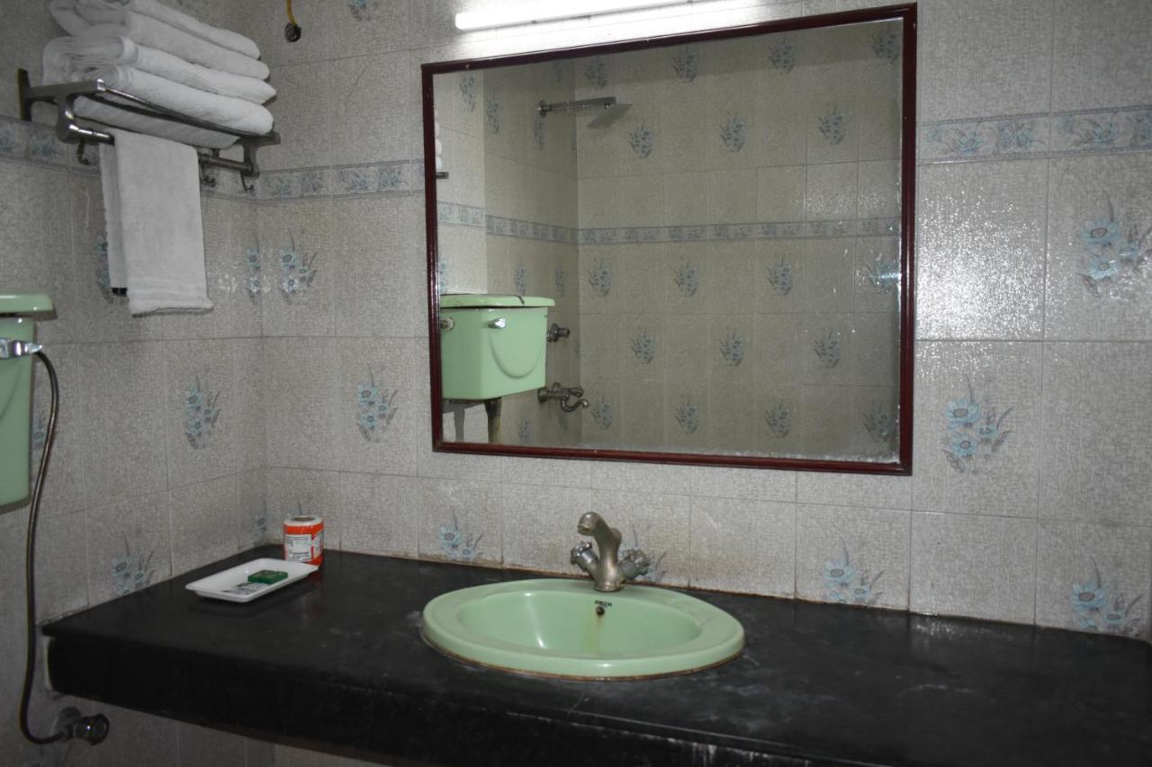 Hotel Kashish Plaza - 5 Mins From Metro Station Deli Exterior foto
