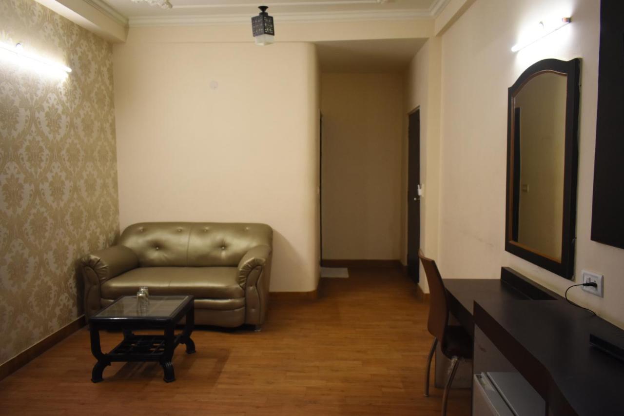 Hotel Kashish Plaza - 5 Mins From Metro Station Deli Exterior foto