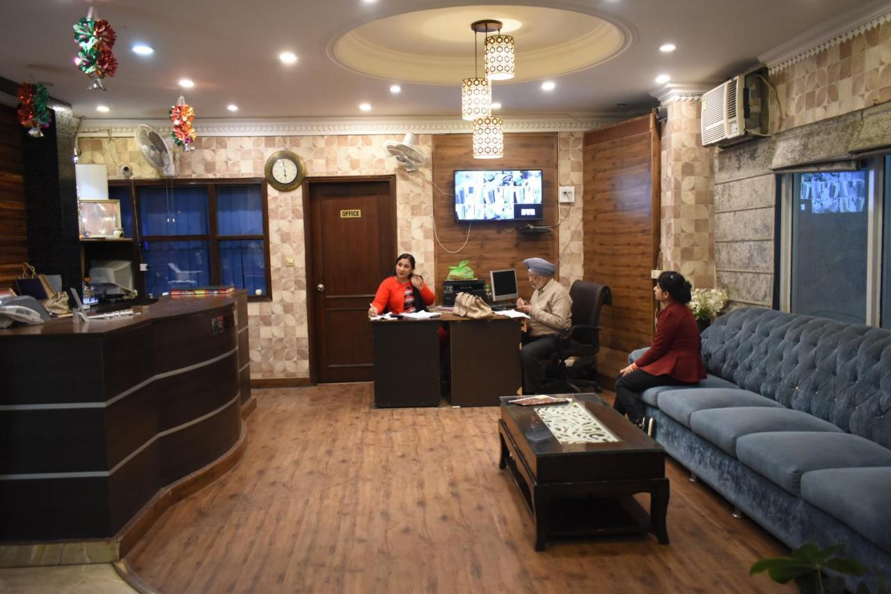 Hotel Kashish Plaza - 5 Mins From Metro Station Deli Exterior foto