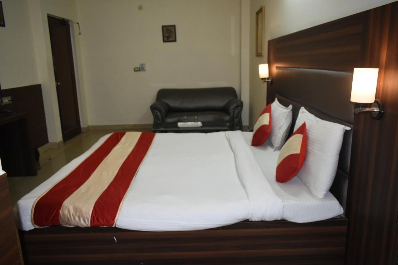 Hotel Kashish Plaza - 5 Mins From Metro Station Deli Exterior foto