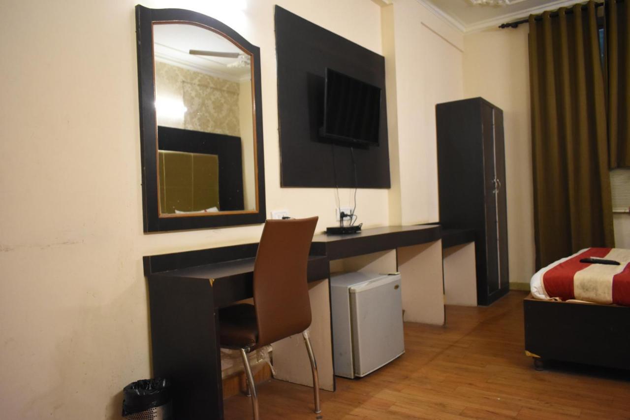 Hotel Kashish Plaza - 5 Mins From Metro Station Deli Exterior foto