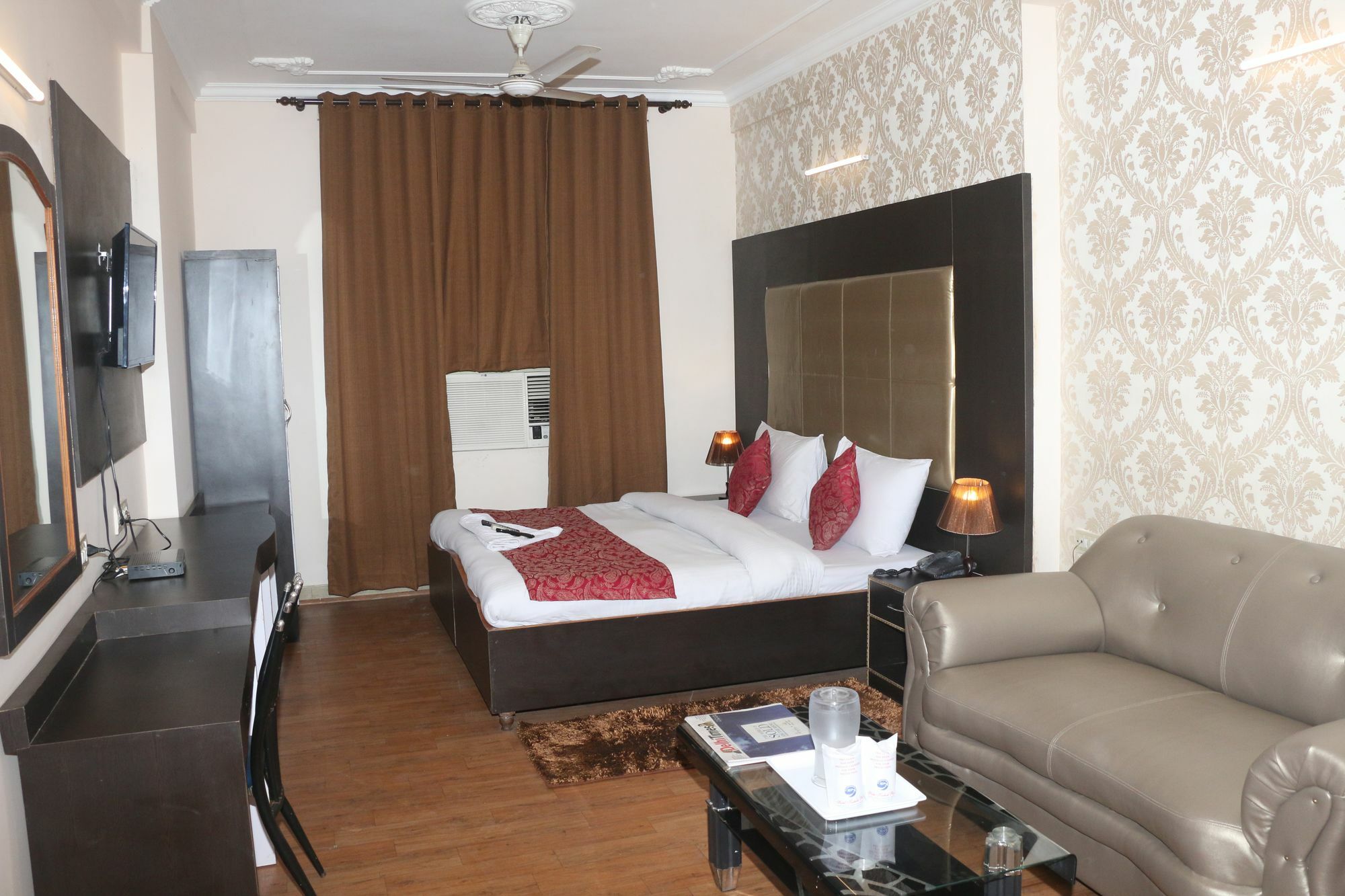 Hotel Kashish Plaza - 5 Mins From Metro Station Deli Exterior foto